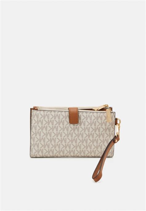michael michael kors jet set wristlet